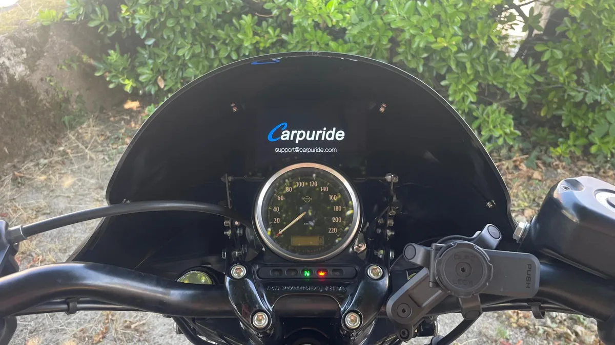 Carpuride 502H qui s'allume sur une Harley-Davidson Forty-Eight au d&eacute;marrage de la moto