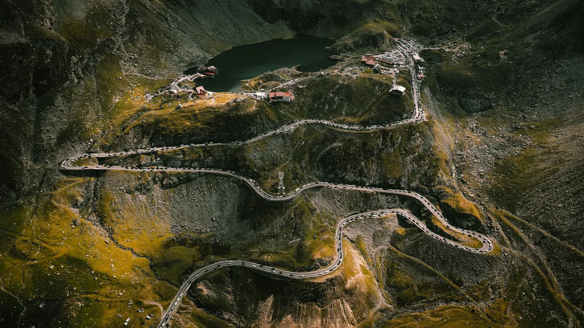 Les lacets du Passo dello Stelvio vus depuis la route